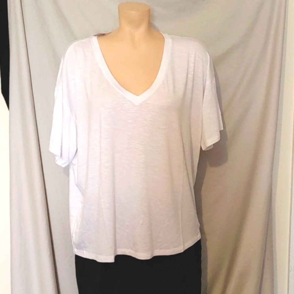 Style and co white textured tee shirt, NEW